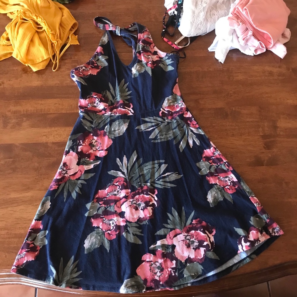 4/ $15 —- Halter top floral dress